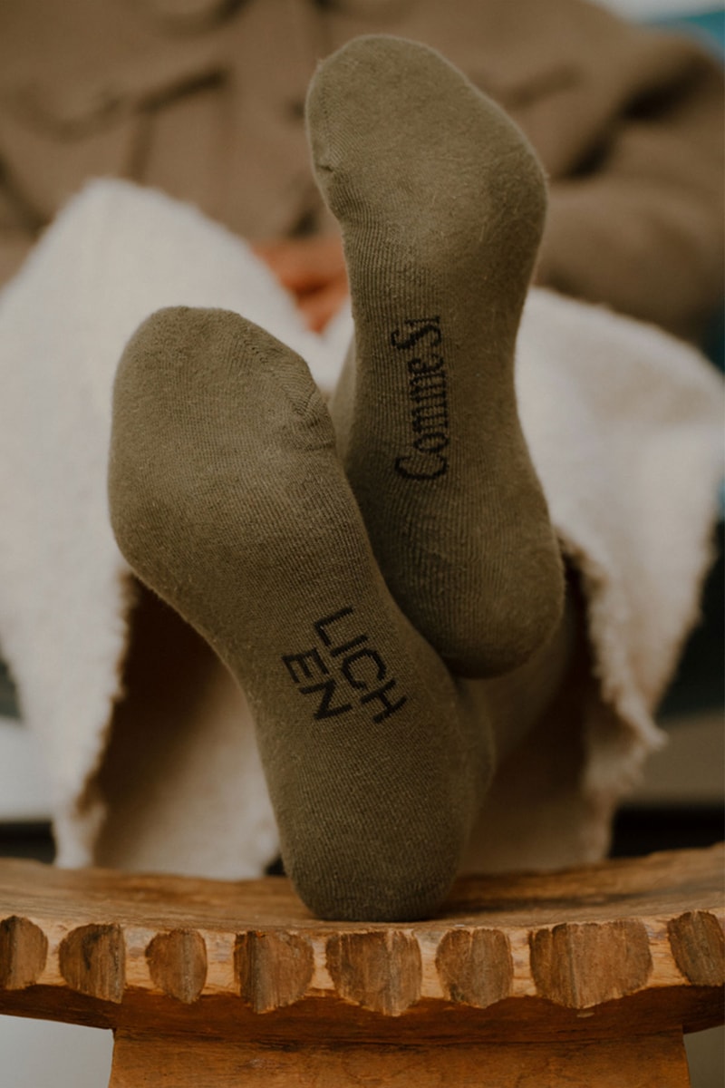 comme si lichen collaboration lookbook socks logo khaki green feet