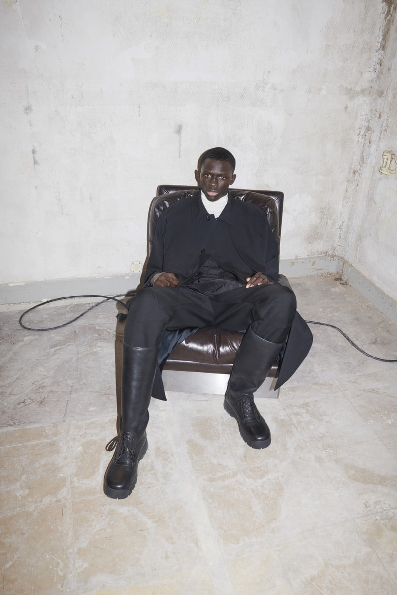 jil sander menswear fall winter fw21 collection lookbook black coat boots
