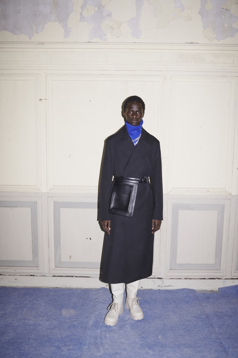 jil sander menswear fall winter fw21 collection lookbook black coat waist bag pouch clutch