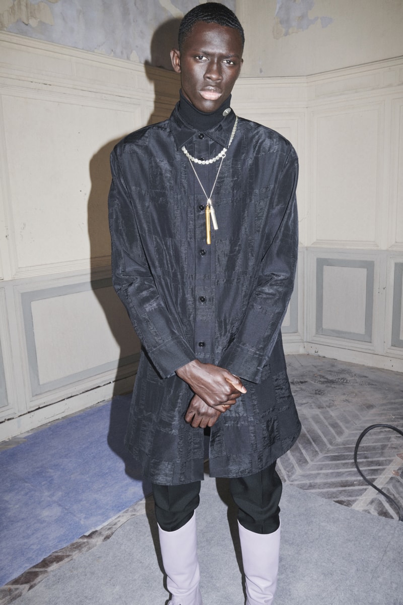 jil sander menswear fall winter fw21 collection lookbook black coat boots purple
