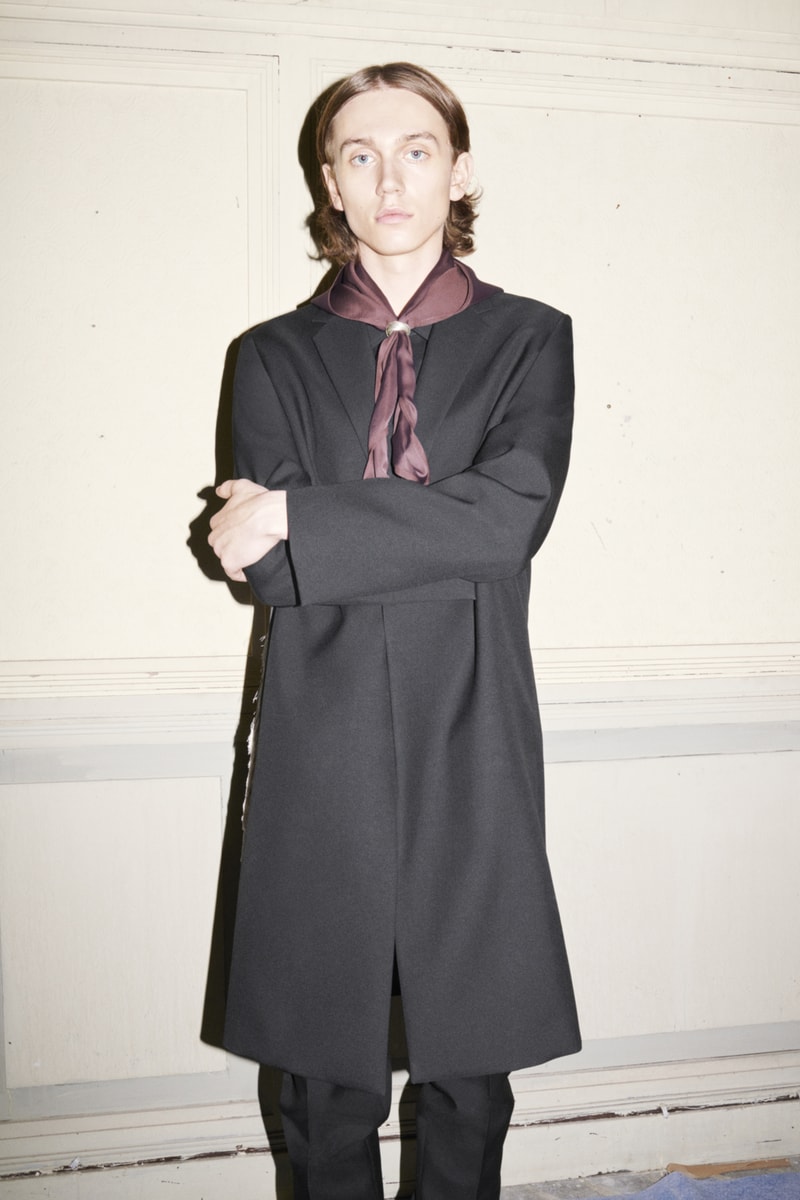 jil sander menswear fall winter fw21 collection lookbook black coat scarf