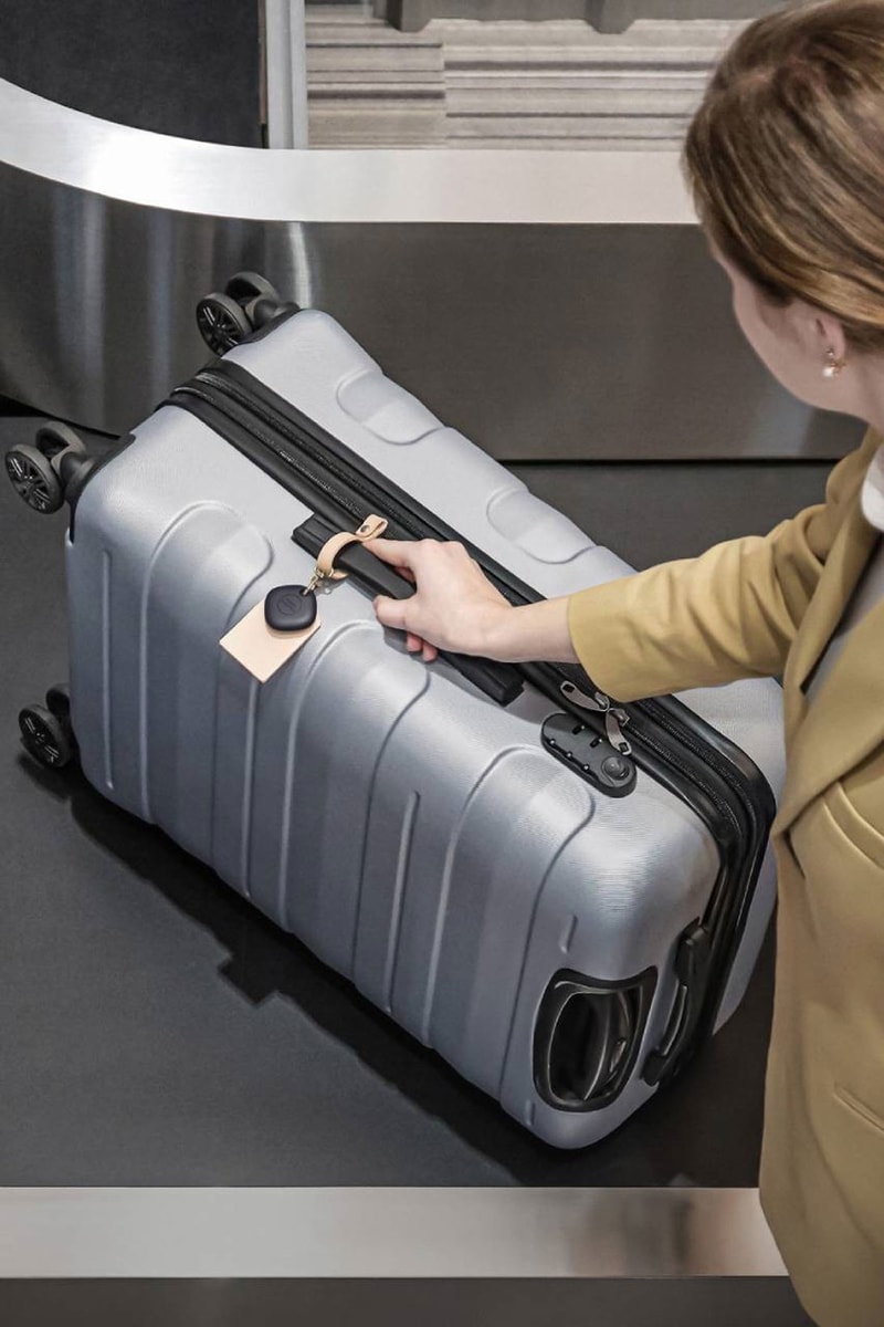 samsung galaxy smarttag tracking device accessory find lost items luggage tags suitcase traveling