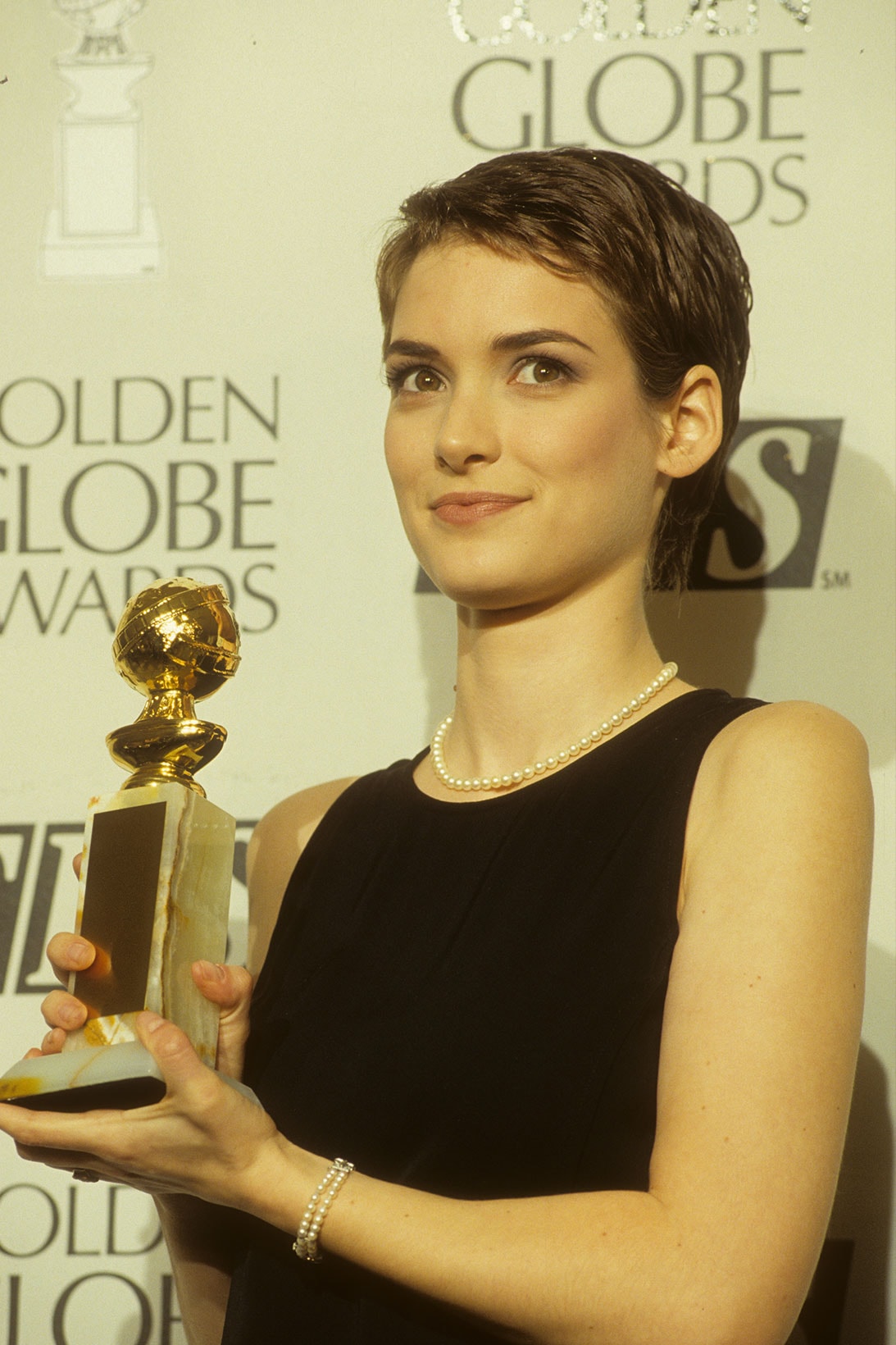 golden globes awards best most iconic looks dresses red carpet celebrity style beyonce julia roberts sarah jessica parker sjp
