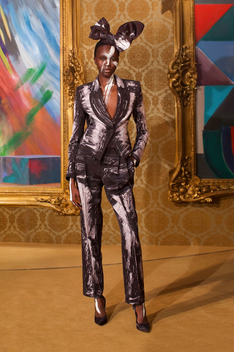 moschino fall winter fw21 collection jungle red show jeremy scott paint print pattern suit