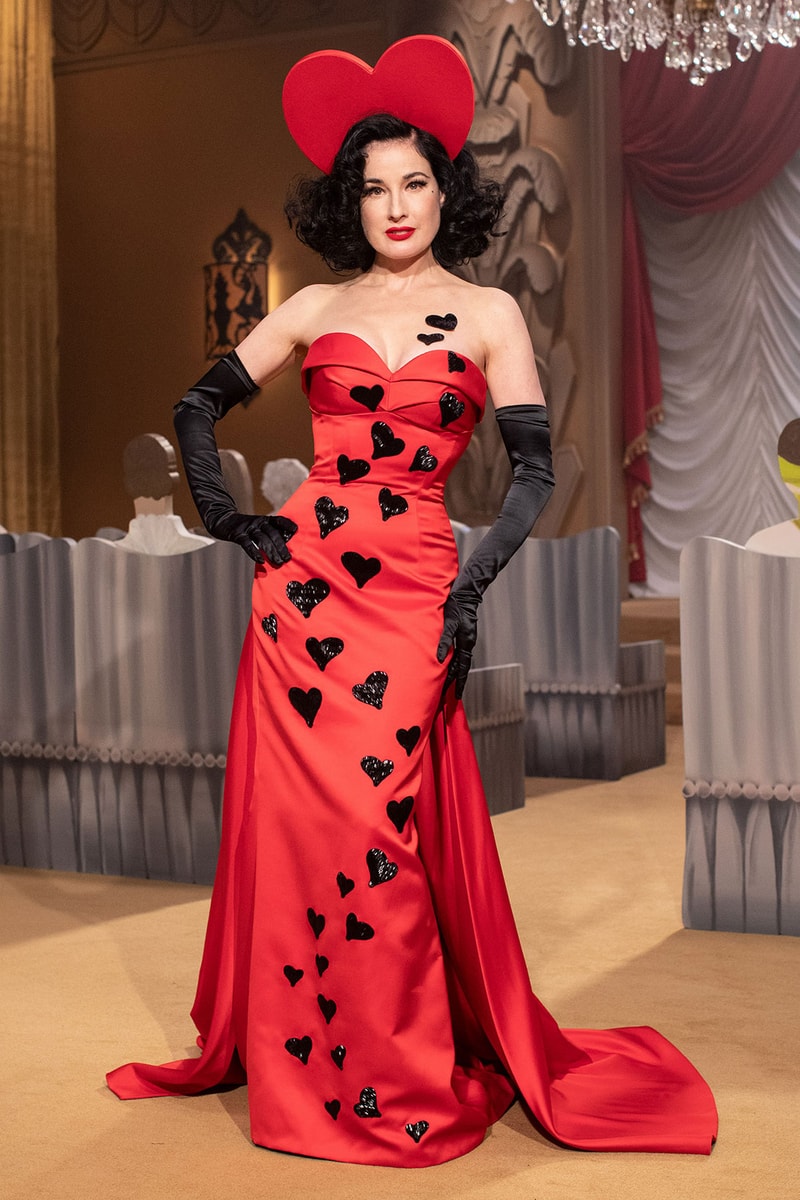 moschino fall winter fw21 collection jungle red show jeremy scott red heart dress