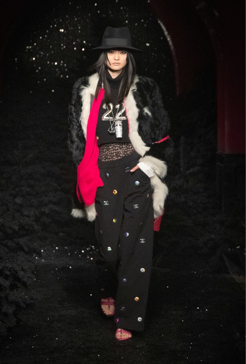 Chanel Fall/Winter 2021 Ready-to-Wear Collection Virginie Viard 70s Inspiration Karl Lagerfeld