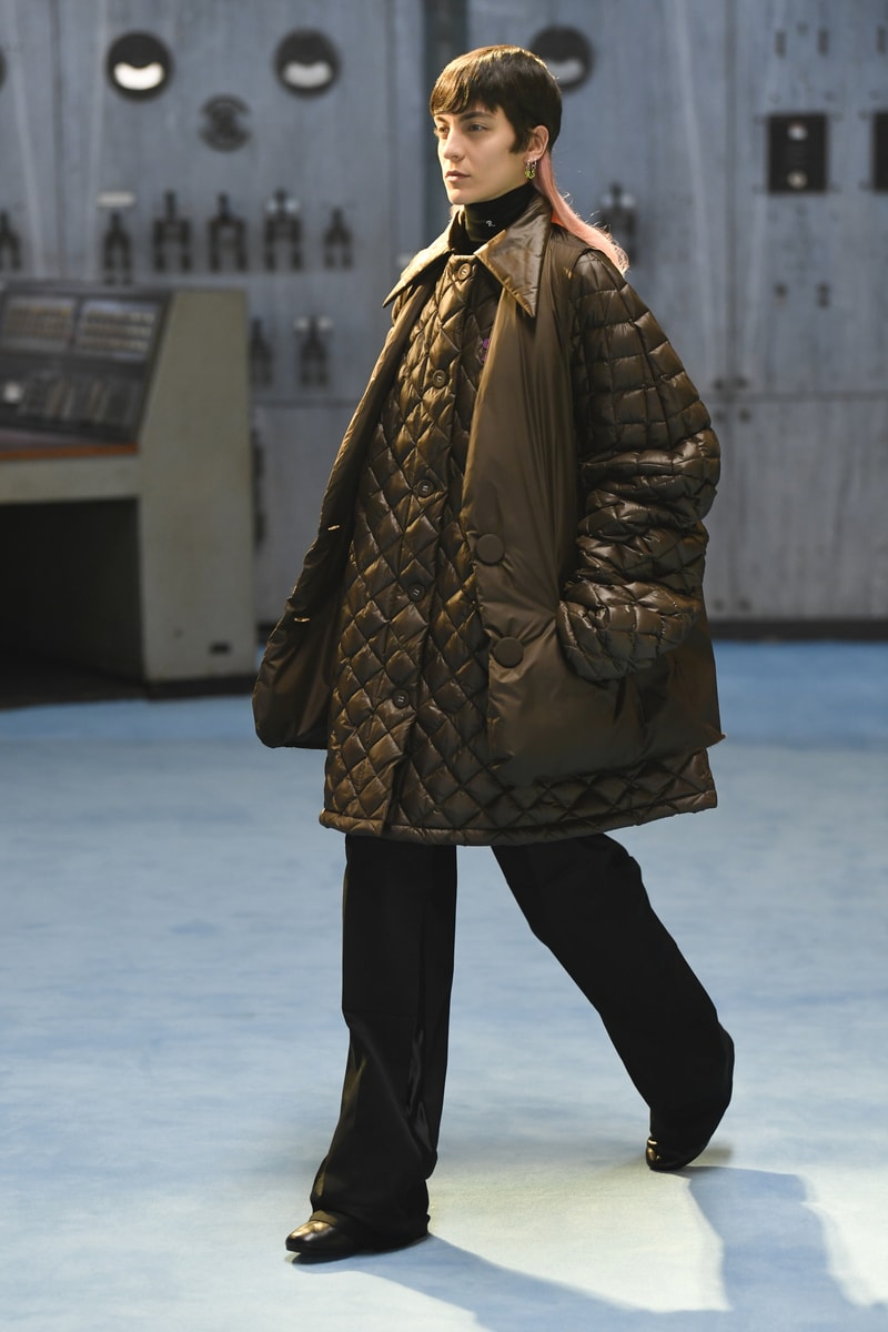 Raf Simons Fall/Winter 2021 Collection Show Silhouettes Knits Trousers 