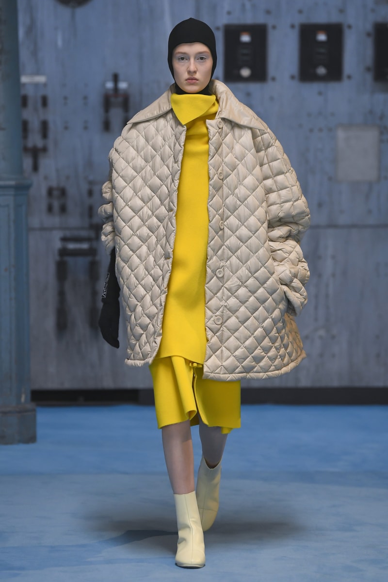 Raf Simons Fall/Winter 2021 Collection Show Silhouettes Knits Trousers 