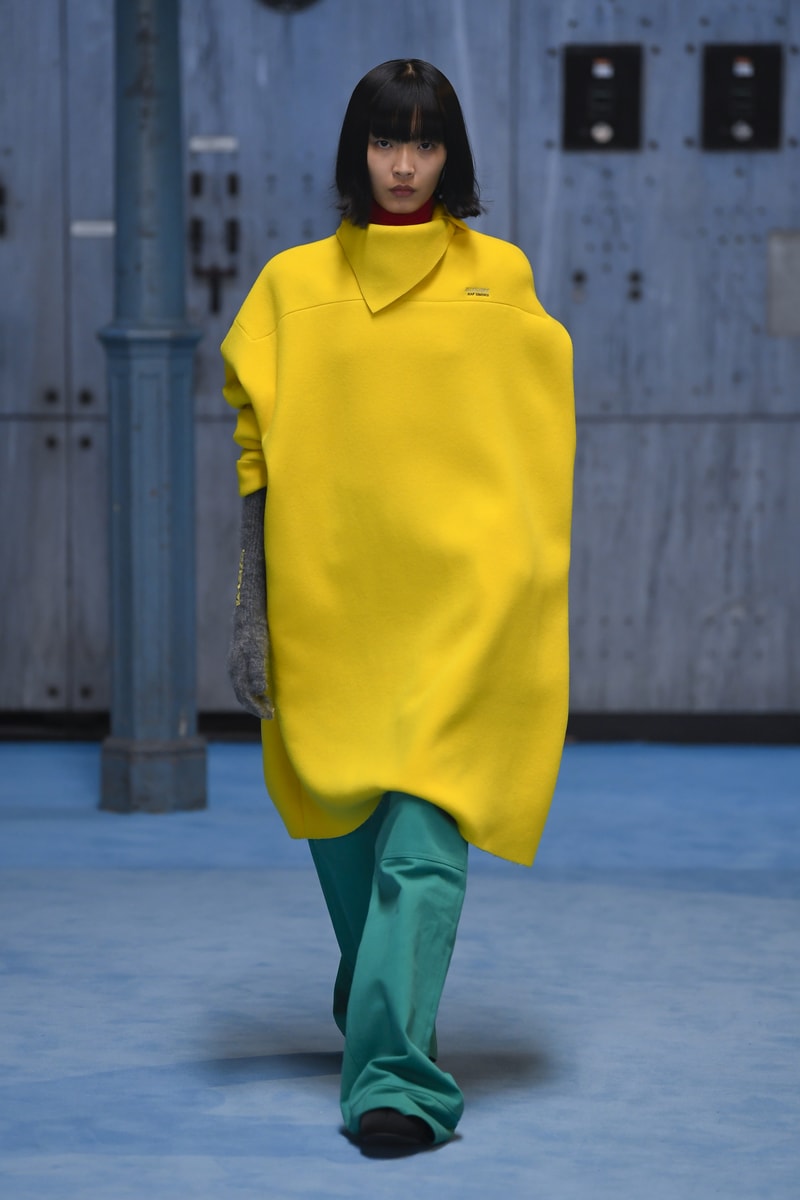 Raf Simons Fall/Winter 2021 Collection Show Silhouettes Knits Trousers 
