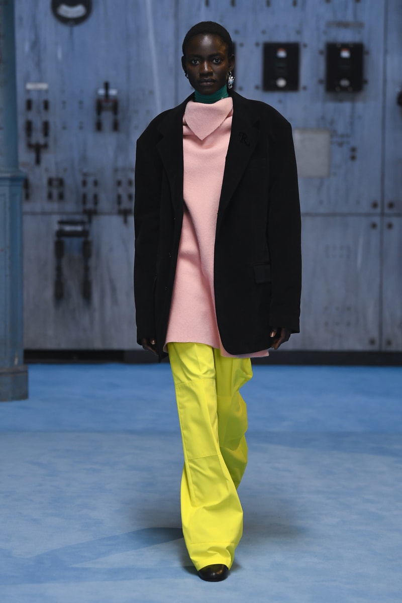 Raf Simons Fall/Winter 2021 Collection Show Silhouettes Knits Trousers 