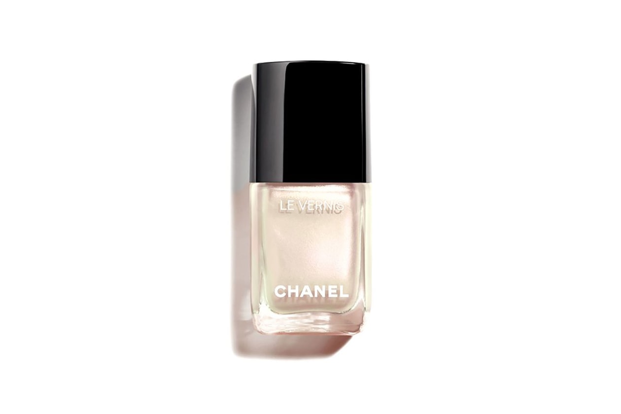 chanel beauty le blanc makeup collection eyeshadow lipsticks highlighters