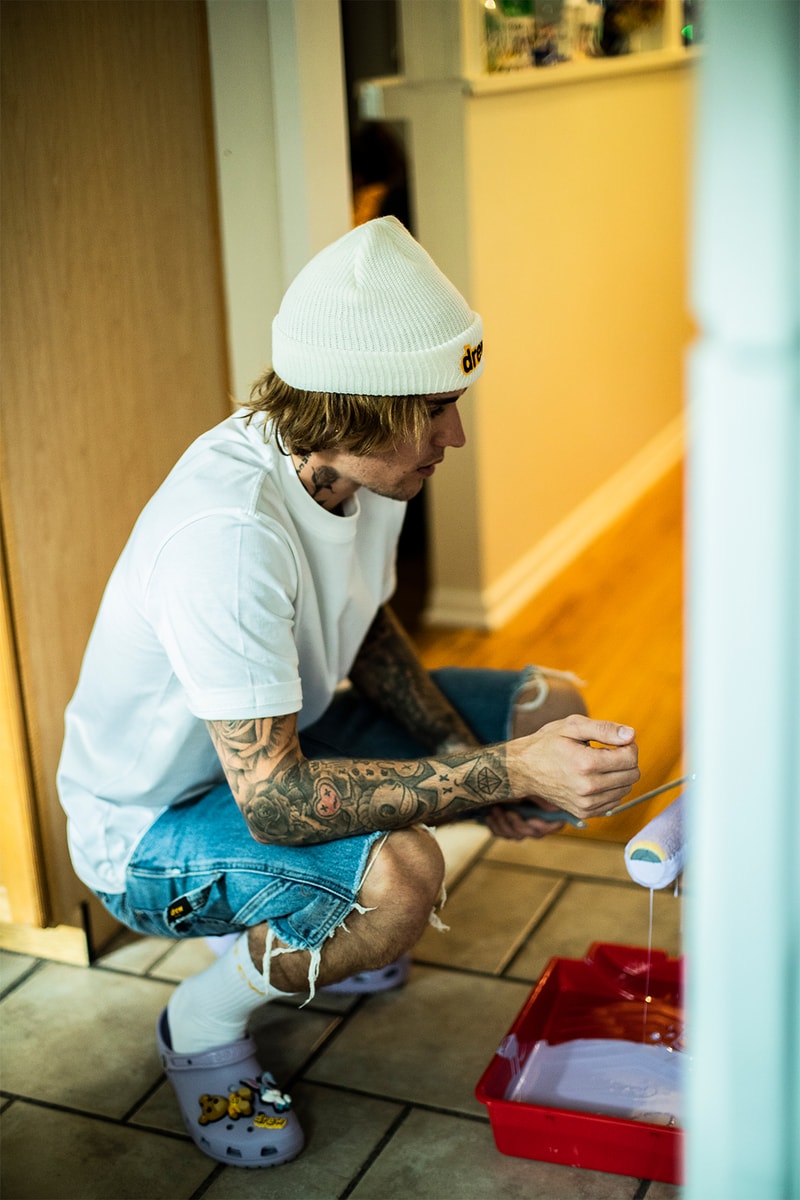 crocs justin bieber drew house classic clog 2 collaboration lavender purple jibbitz charms beanie tee t shirt denim shorts