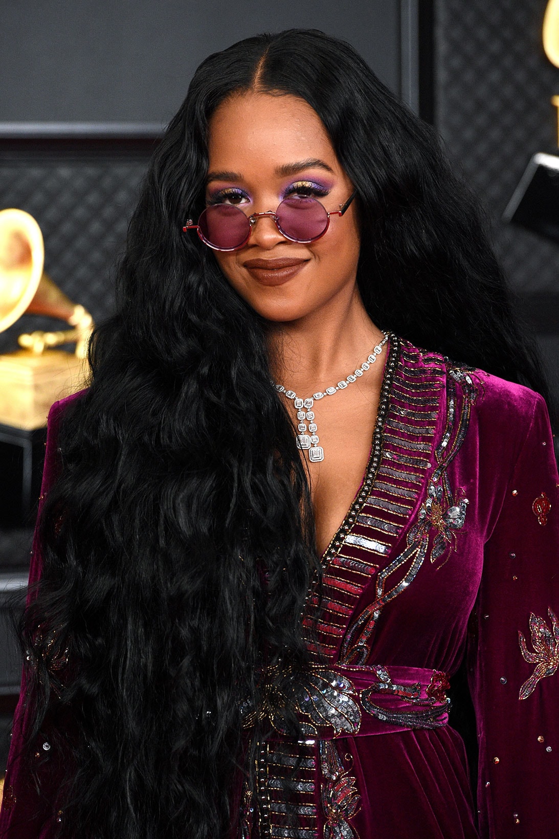 grammy awards 63rd best beauty red carpet looks hair makeup beyonce megan thee stallion dua lipa