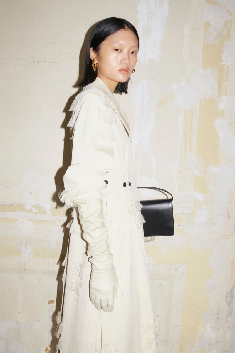 jil sander fall winter womens collection paris fashion week pfw gloves outerwear coat handbag