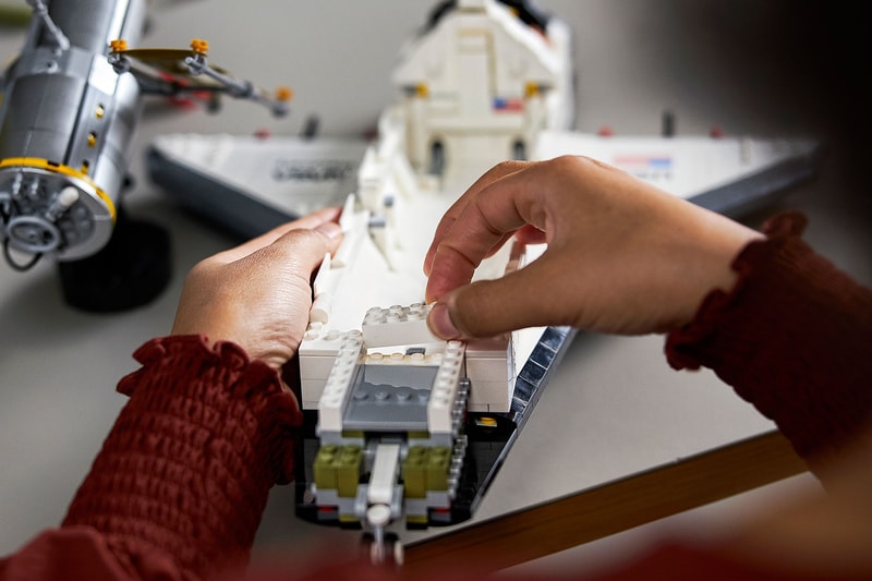 lego nasa discovery space shuttle set collaboration kathy sullivan astronaut sts 31 mission close up