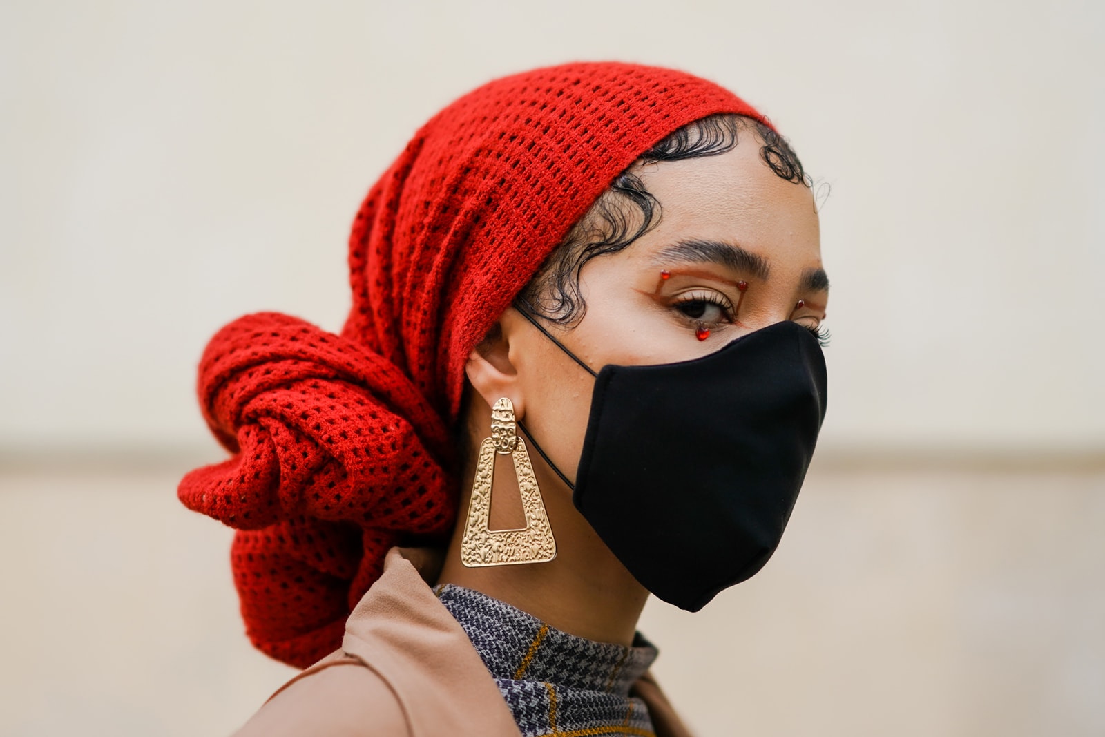 Paris Fashion Week Spring/Summer 2021 Street Style Face Mask Makeup