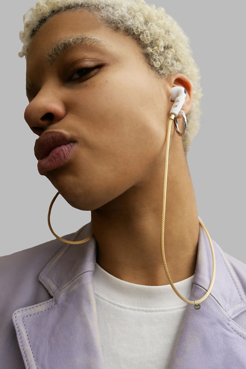tapper solid 18k gold mesh chain airpods pro tech accessory
