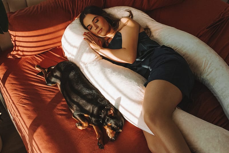 Yana's Body Pillow Is the Ultimate Stress Reliever