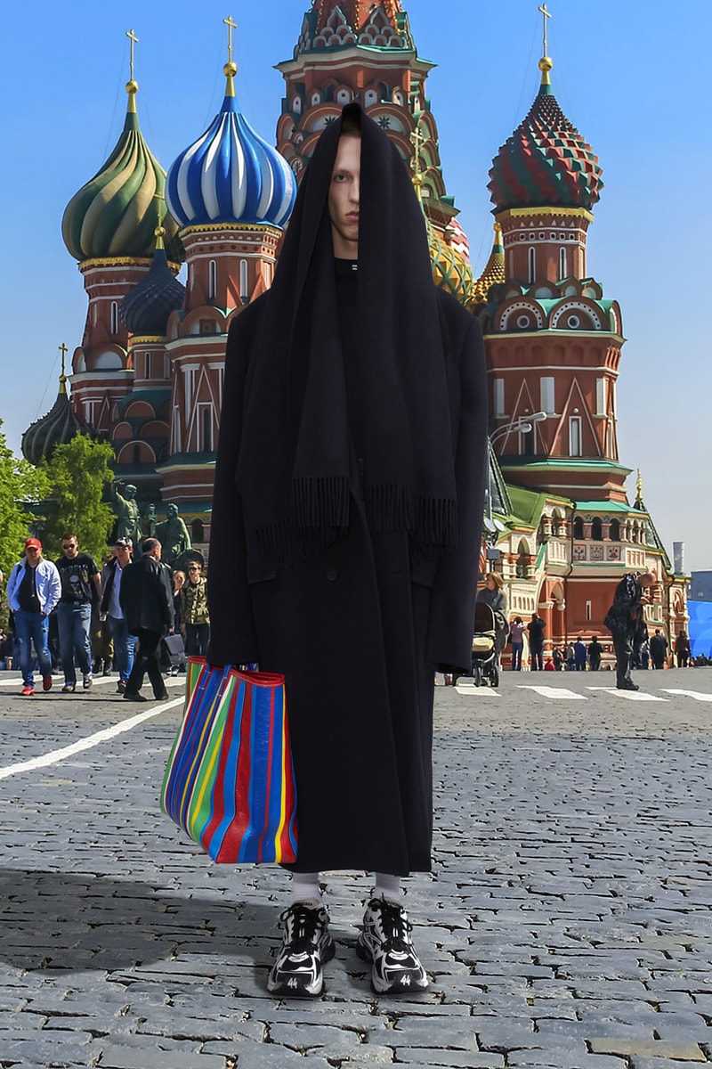 balenciaga pre-fall 2021 collection demna gvasalia stripe shopper tote bag sneakers