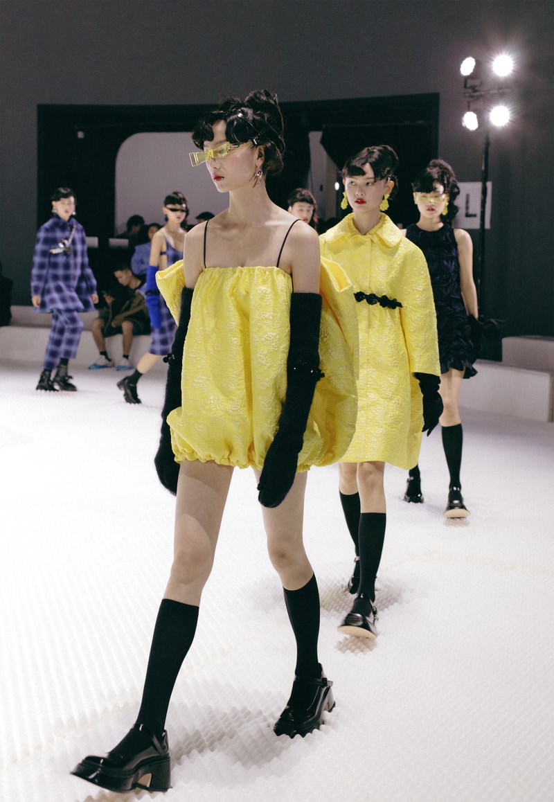 SHUSHU/TONG FW21 Shanghai Fashion Week Backstage Photos Collection Runway Show