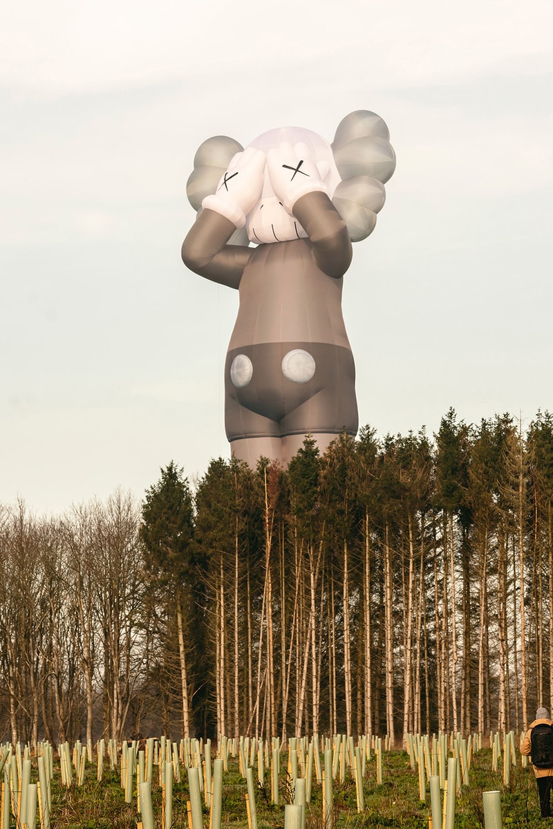 KAWS:HOLIDAY UK United Kingdom Hot-Air Balloon Art COMPANION