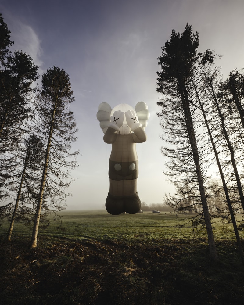 KAWS:HOLIDAY UK United Kingdom Hot-Air Balloon Art COMPANION