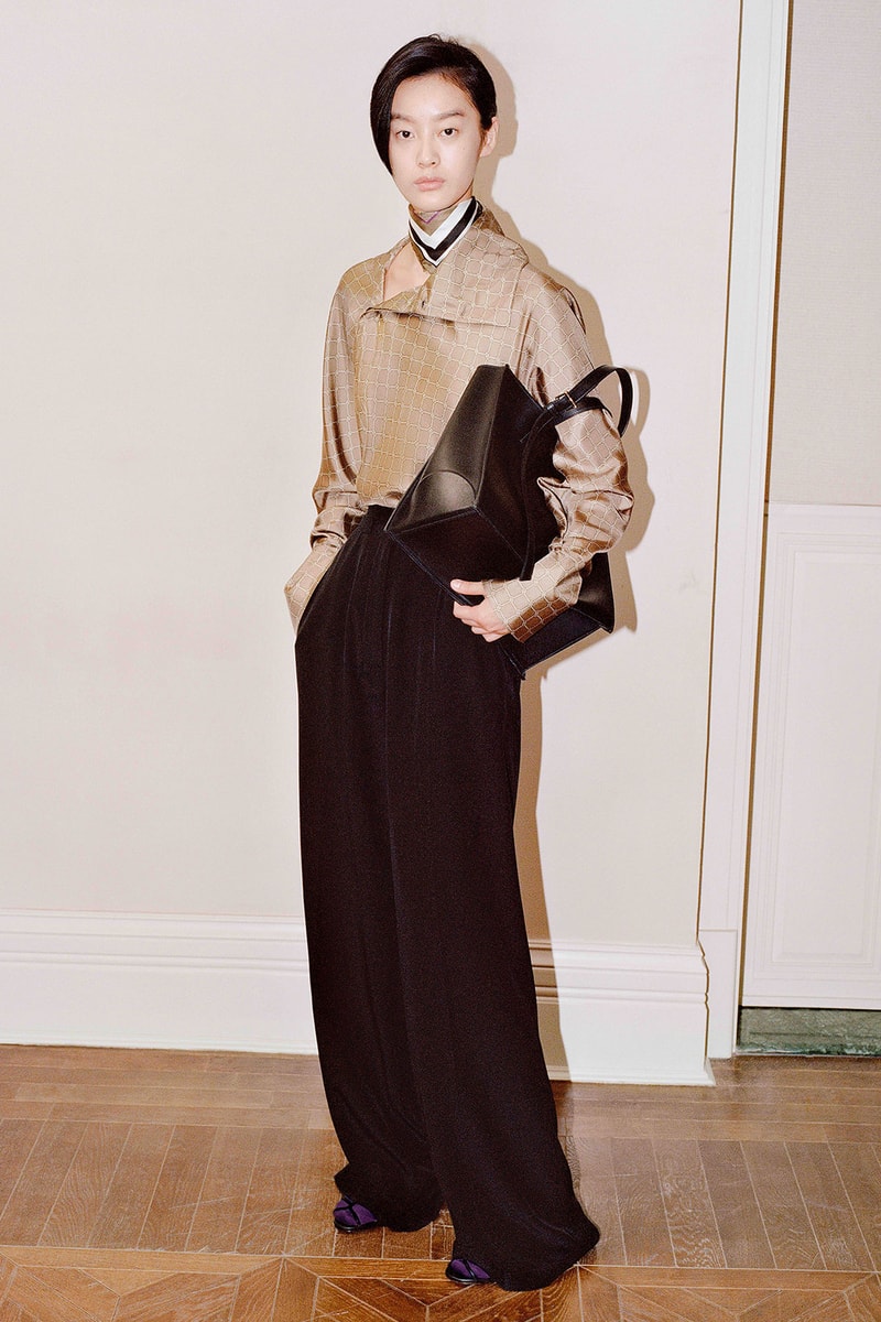 shanghai tang pre-fall 2021 lookbook yuni ahn shirt wide legged pants