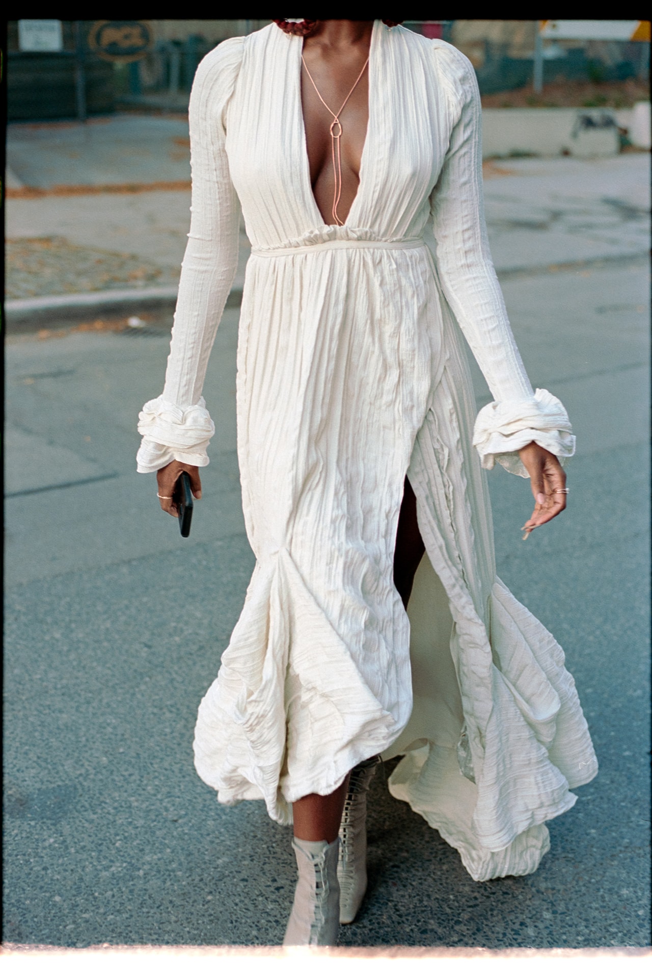 SOTO Bridal Wear Bridalwear Marque Robe de mariée Robes Fashion-Forward Brides Modern Gowns Latinx Inspired Founders Enrique Boni Unbridled Collection