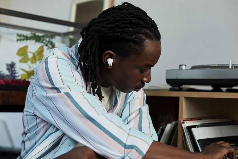 Apple Unveils Trio Of Beats Studio Buds Earphones Black White Red Headphones