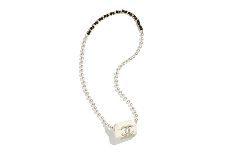 chanel apple airpods pro cases pearls necklace luxury accessories