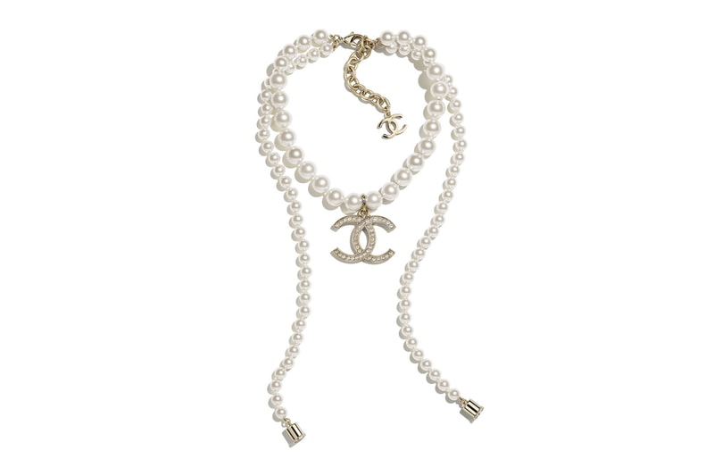 chanel apple airpods pro necklace pearls cc logo