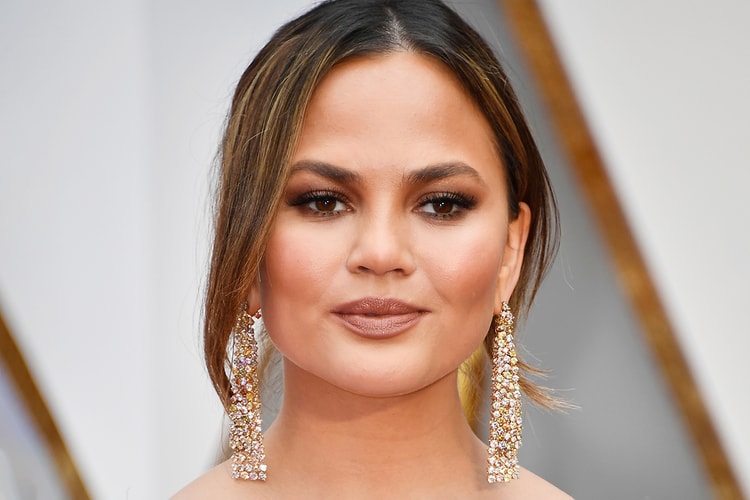 Chrissy Teigen Apologizes for Hateful Tweets