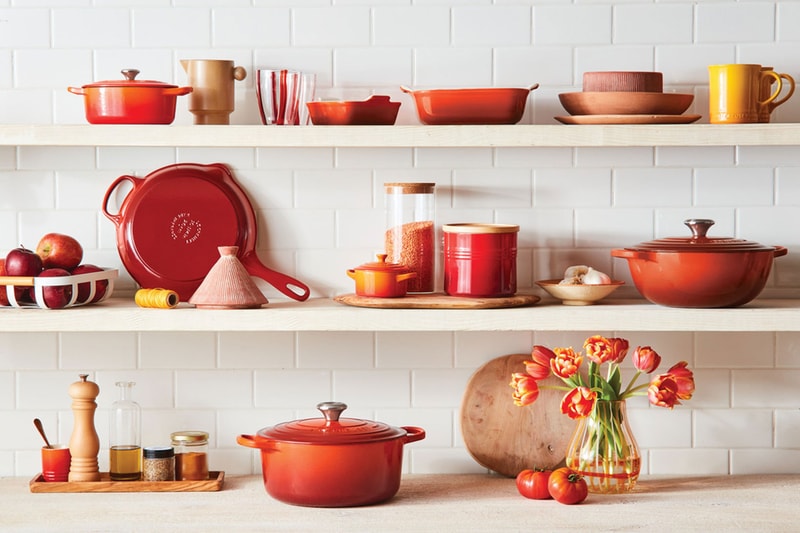 le creuset kitchen cookware dutch oven pots grill pann cayenne shelf