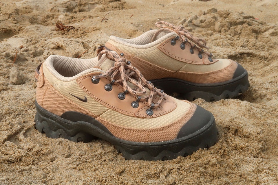 nike-lahar-low-hiking-womens-  display picture 3