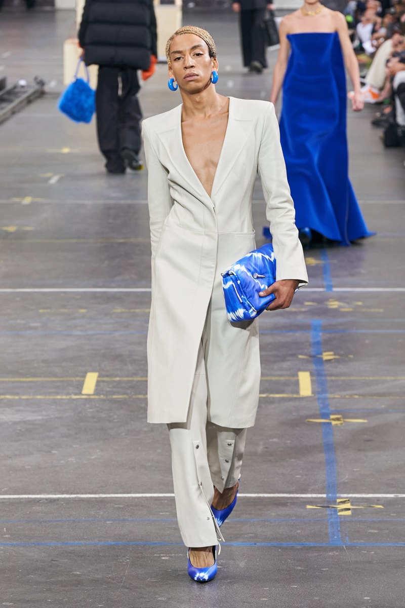off-white virgil abloh fall winter collection runway laboratory of fun bella hadid amber valletta joan smalls m.i.a. watch 