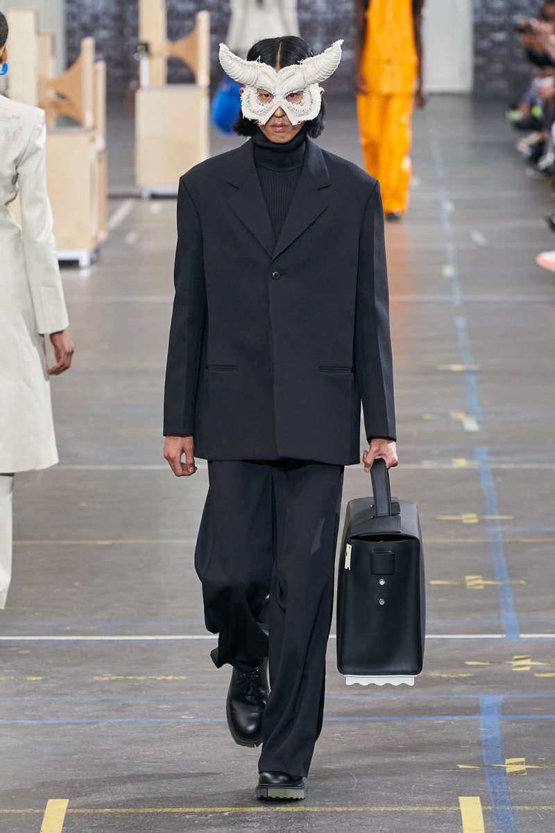 off-white virgil abloh fall winter collection runway laboratory of fun bella hadid amber valletta joan smalls m.i.a. watch 