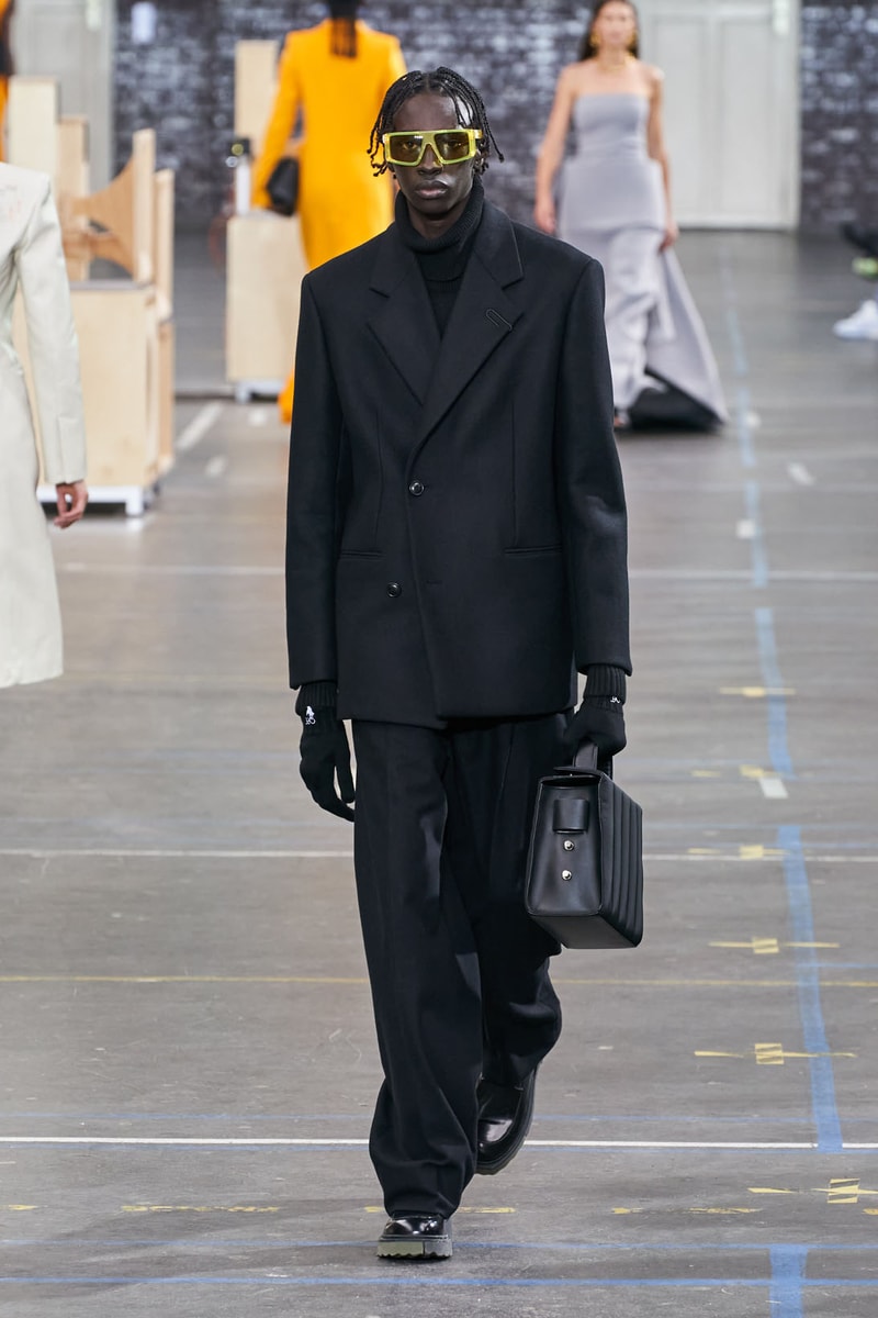 off-white virgil abloh fall winter collection runway laboratory of fun bella hadid amber valletta joan smalls m.i.a. watch 