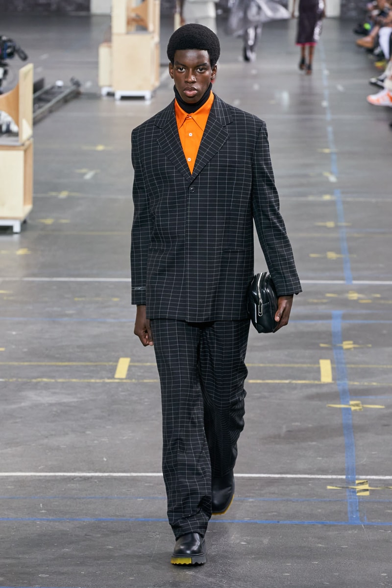 off-white virgil abloh fall winter collection runway laboratory of fun bella hadid amber valletta joan smalls m.i.a. watch 