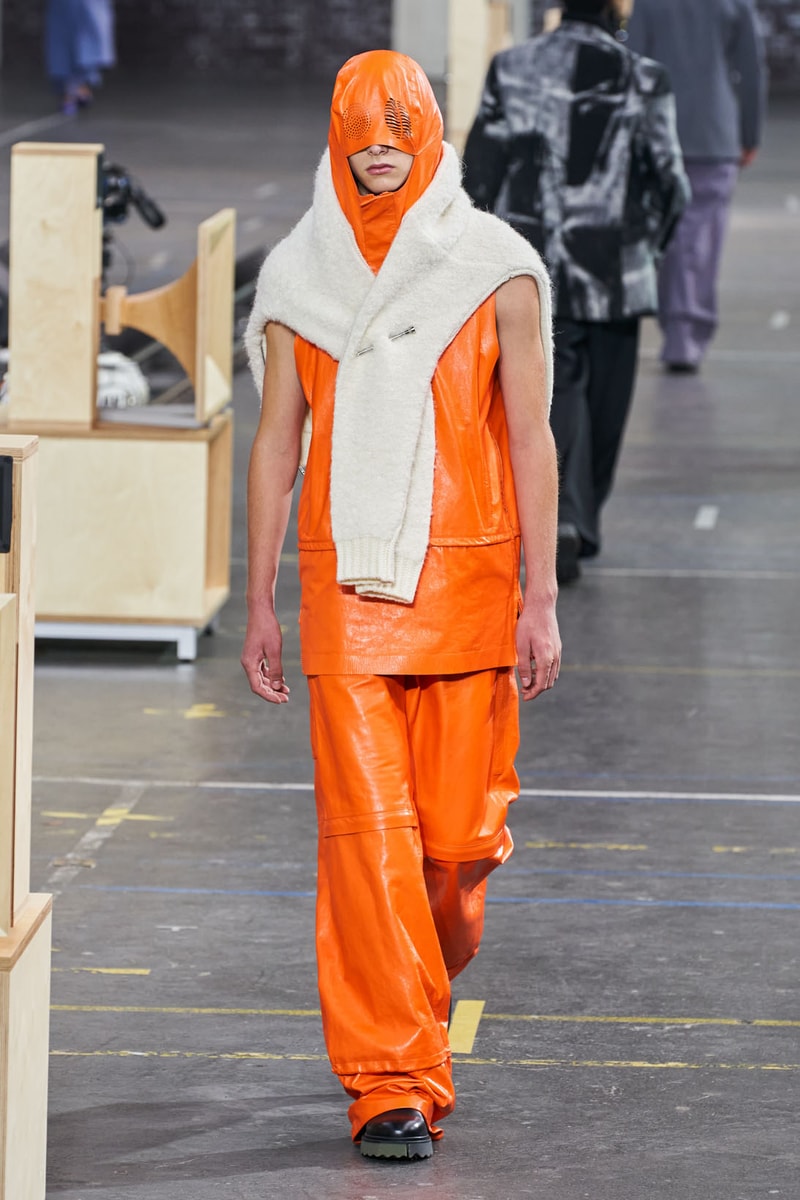 off-white virgil abloh fall winter collection runway laboratory of fun bella hadid amber valletta joan smalls m.i.a. watch 
