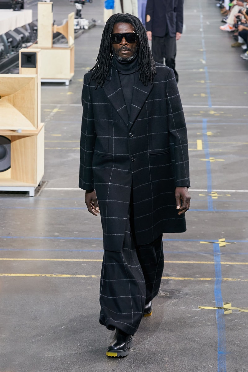 off-white virgil abloh fall winter collection runway laboratory of fun bella hadid amber valletta joan smalls m.i.a. watch 