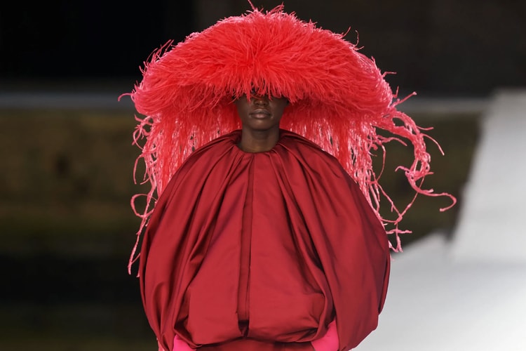 Pierpaolo Piccioli Plays With Colors for Valentino FW21 Couture