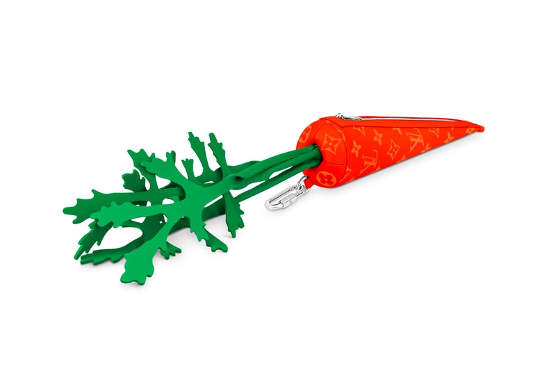 Louis Vuitton Carrot Pouch Monogram Details