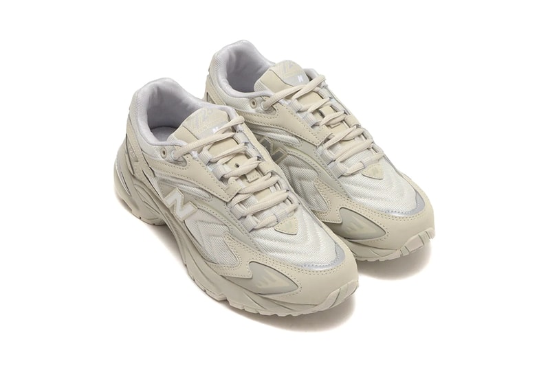 New Balance 725 Dad Sneakers Beige Upper