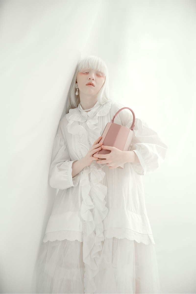 Noiranca dusty pink bag with model