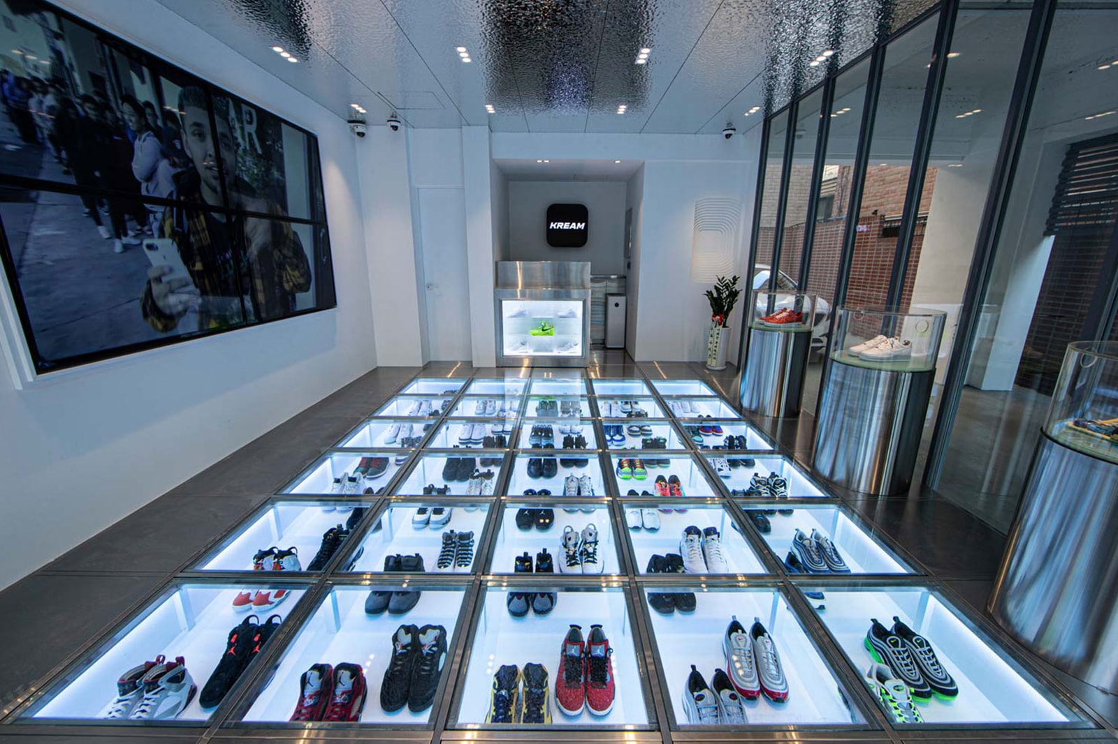best women's sneakers women streetwear stores hyped footwear shoes seoul south korea kream