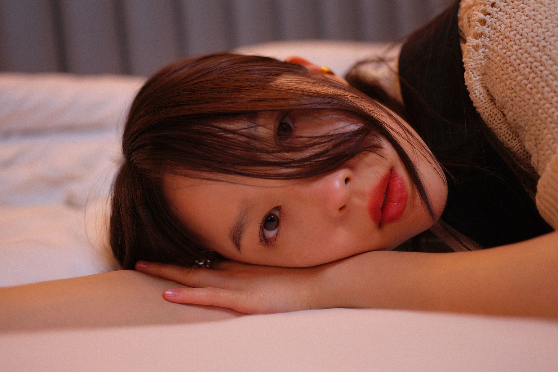 Suesasha Korean Beauty Content Creator YouTuber Influencer Mirror Makeup