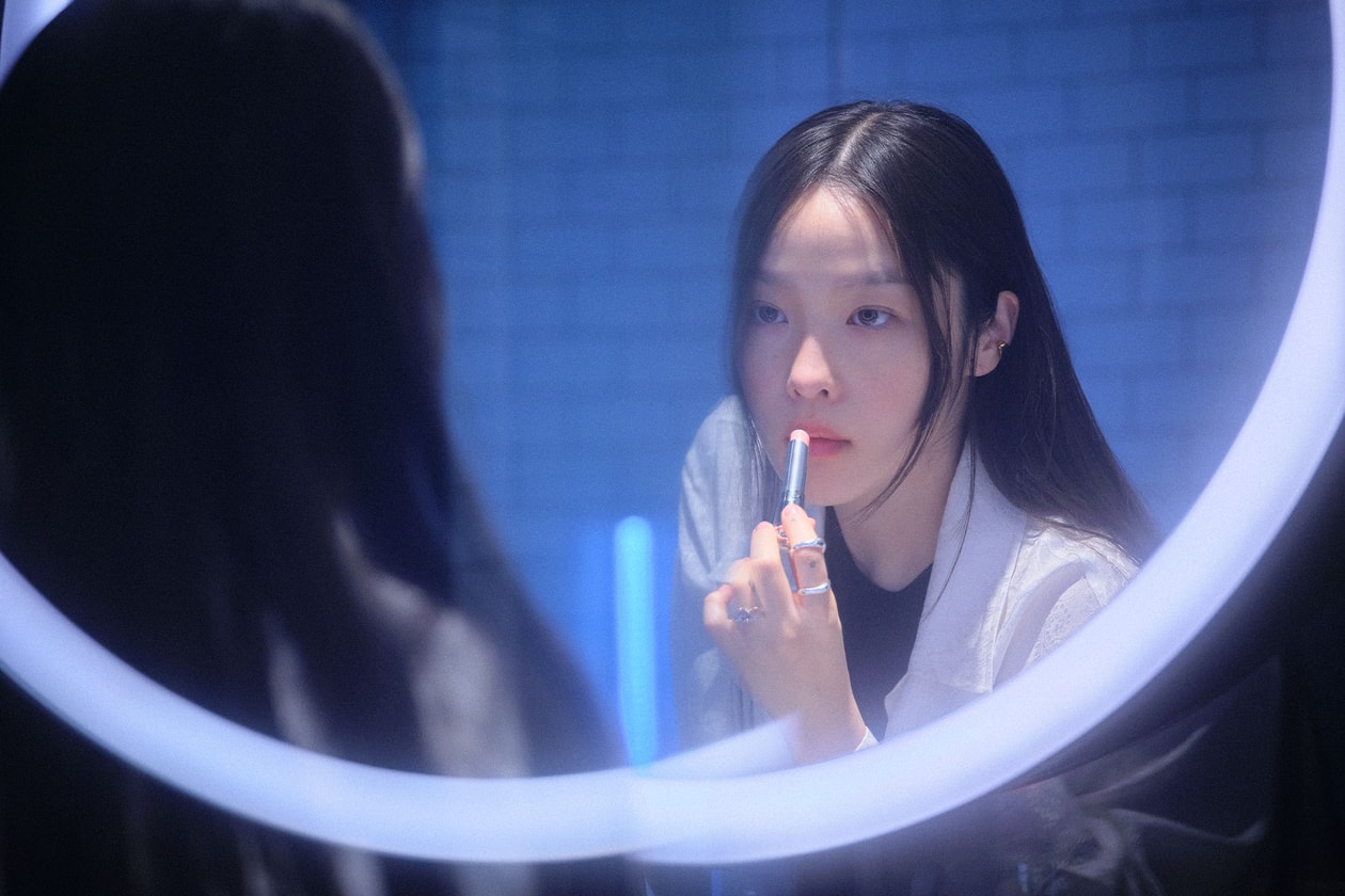 Suesasha Korean Beauty Content Creator YouTuber Influencer Mirror Makeup