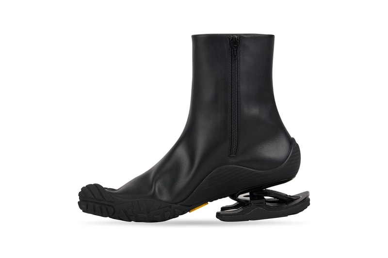 Balenciaga Vibram FiveFingers Toe Bootie Black Footwear Shoes Pre Fall Winter Collection Demna Gvasalia Lateral