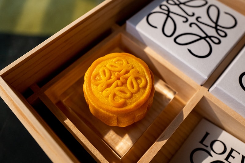 Loewe Mooncakes Mid-Autumn Festival 2021 Mooncake Gift Box Luxury Fashion Brand Wooden Box