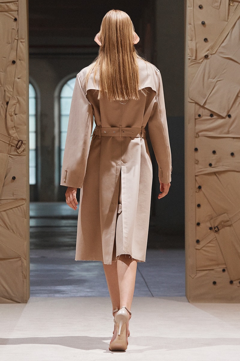 Burberry SS22 Womenswear Collection Runway Show Riccardo Tisci